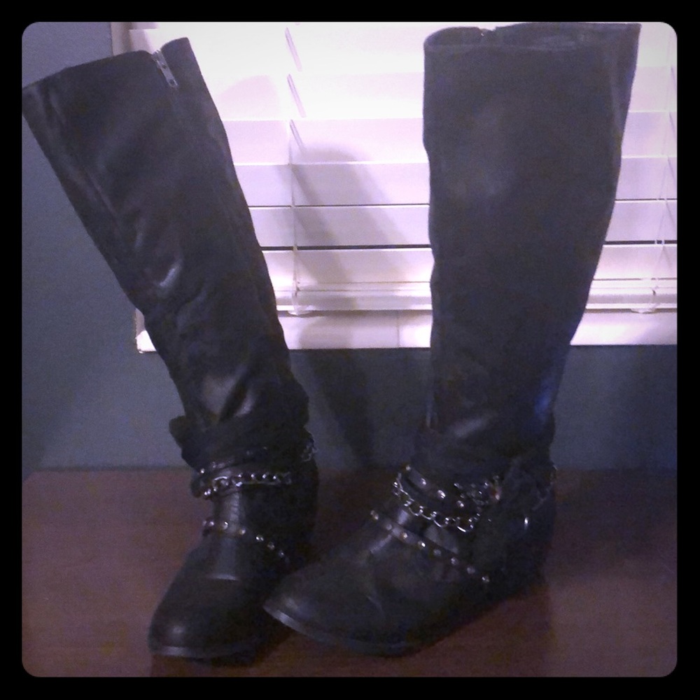 Black boots with charms